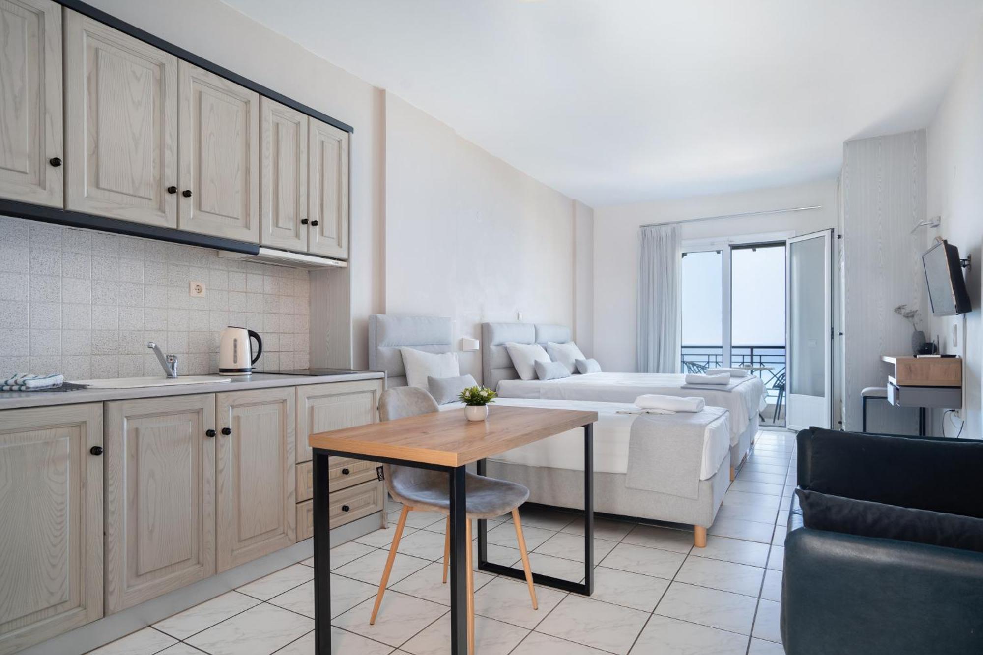 Sunset Triple 1 Apartment Ayios Nikitas Bagian luar foto