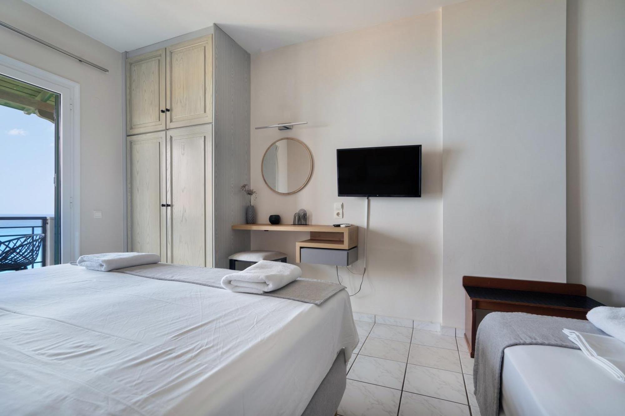 Sunset Triple 1 Apartment Ayios Nikitas Bagian luar foto