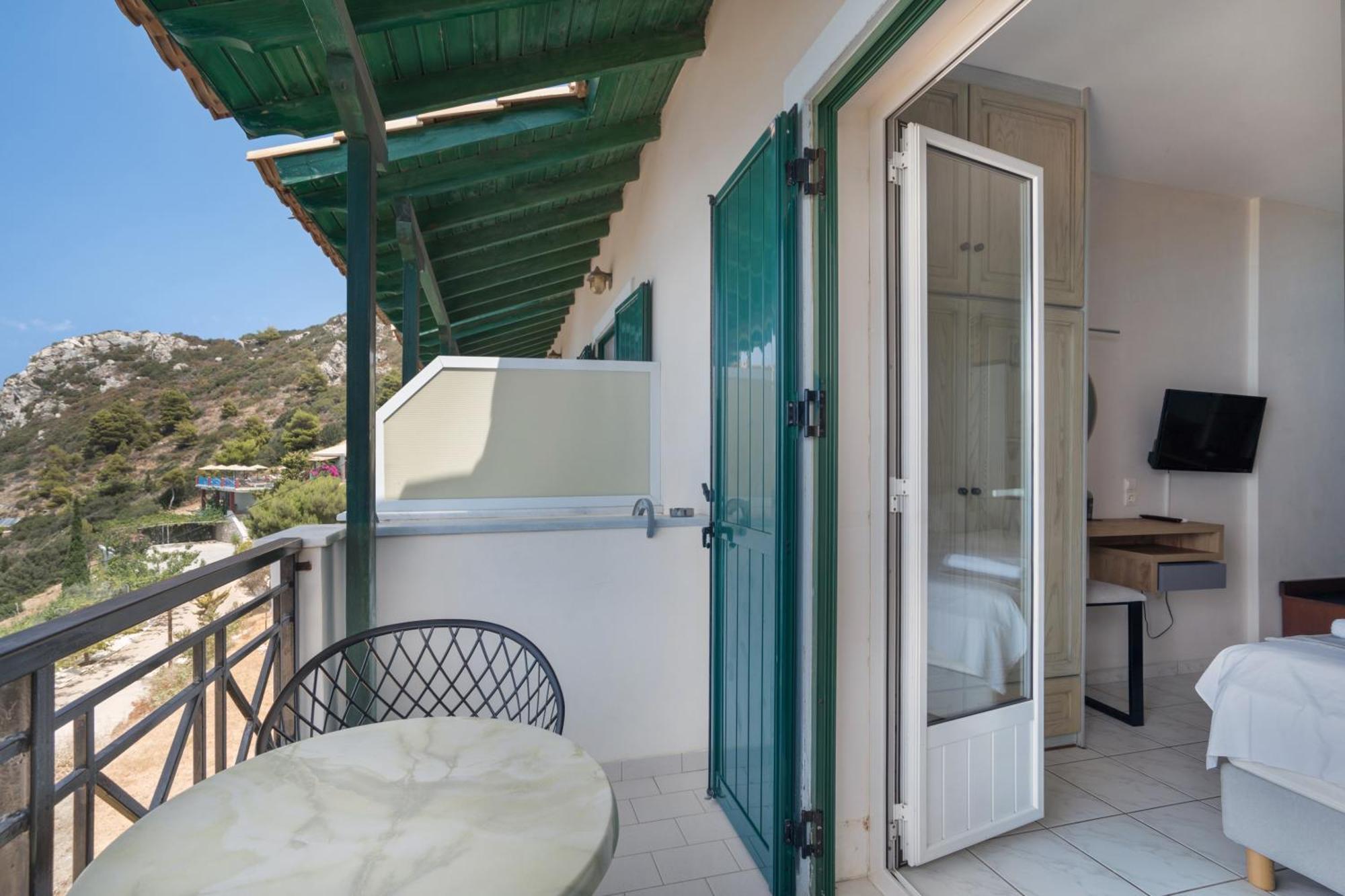 Sunset Triple 1 Apartment Ayios Nikitas Bagian luar foto
